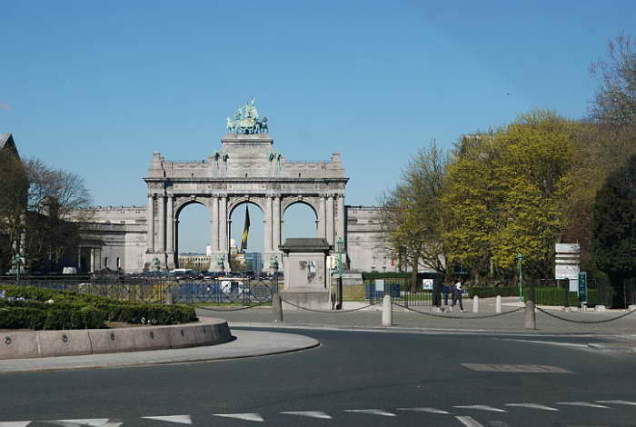 --- on our way to Brussels --- The arch of the "Cinquantenaire" just next to the European Community buildings ---April 3, 2007
